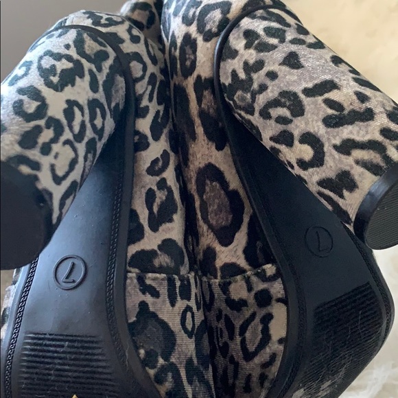 Cheetah heeled booties - Picture 3 of 3